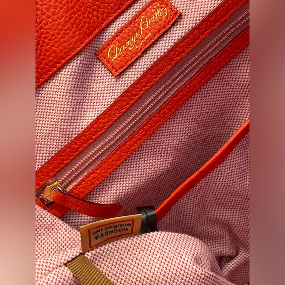 Like New Dooney & Bourke Large Genuine Leather red hobo bag logo lock keychain - Picture 15 of 17